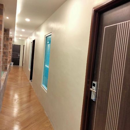 Pine Hotel Бату Гаяах Екстериор снимка