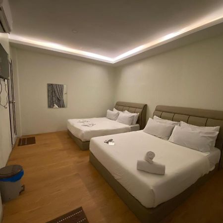 Pine Hotel Бату Гаяах Екстериор снимка
