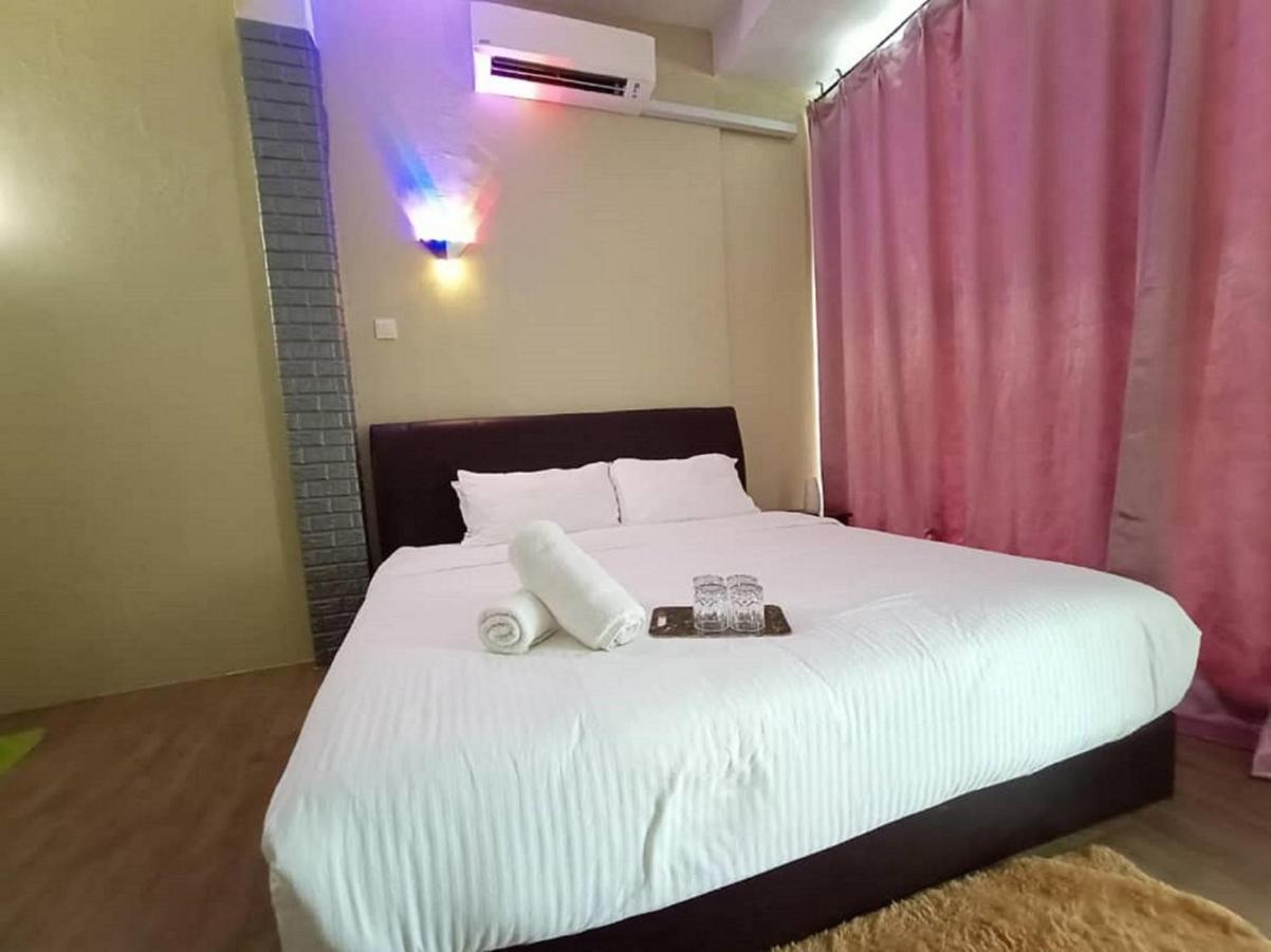 Pine Hotel Бату Гаяах Екстериор снимка