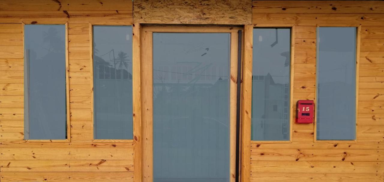 Pine Hotel Бату Гаяах Екстериор снимка
