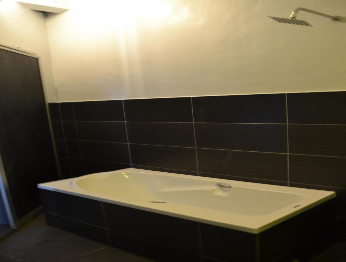 Pine Hotel Бату Гаяах Екстериор снимка