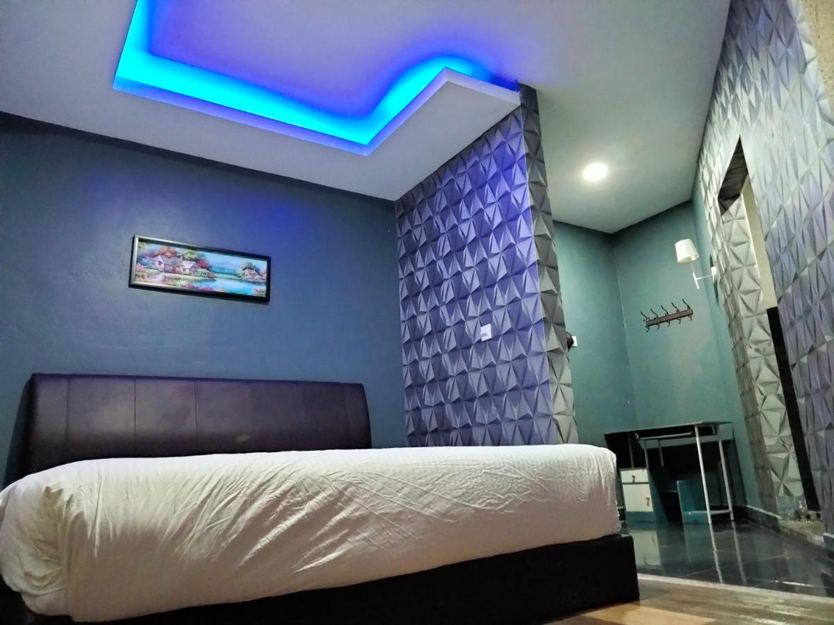 Pine Hotel Бату Гаяах Екстериор снимка
