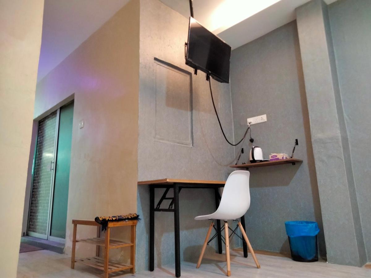Pine Hotel Бату Гаяах Екстериор снимка