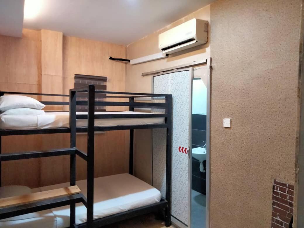 Pine Hotel Бату Гаяах Екстериор снимка
