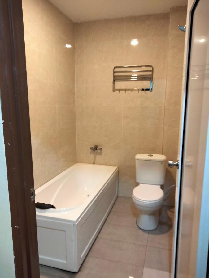 Pine Hotel Бату Гаяах Екстериор снимка