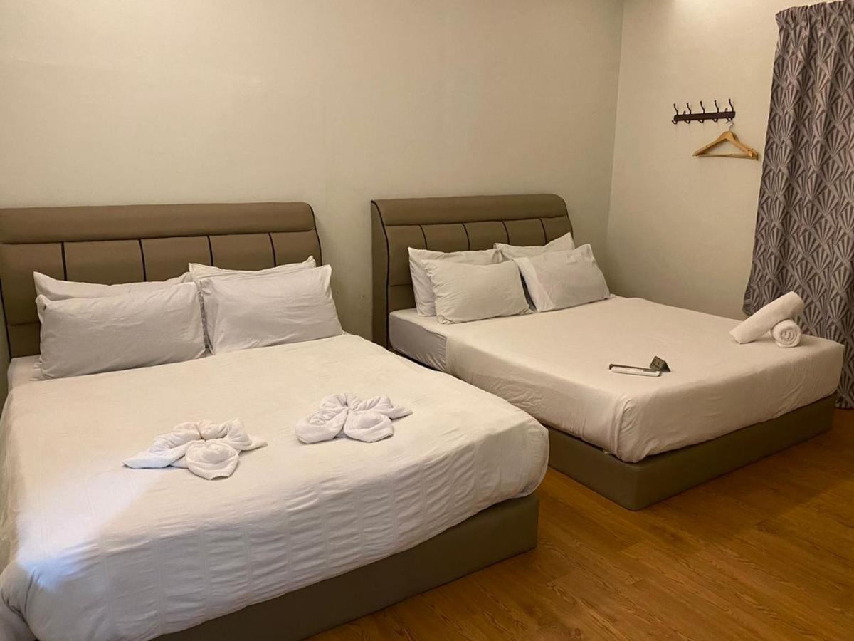 Pine Hotel Бату Гаяах Екстериор снимка