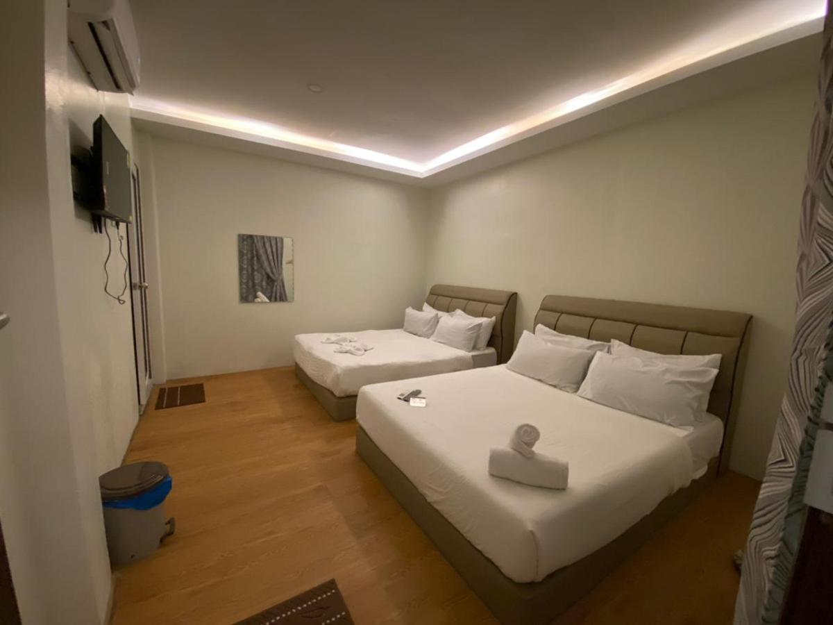 Pine Hotel Бату Гаяах Екстериор снимка