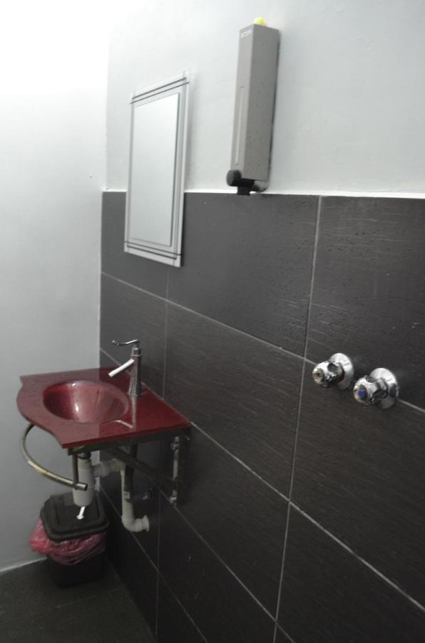 Pine Hotel Бату Гаяах Екстериор снимка